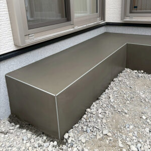 滋賀県での外構リフォーム、モルタルデッキの仕上げ。