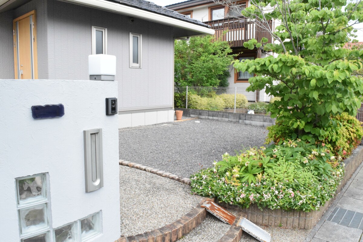 【before】メンテナンスに手間がかかっていた植栽。