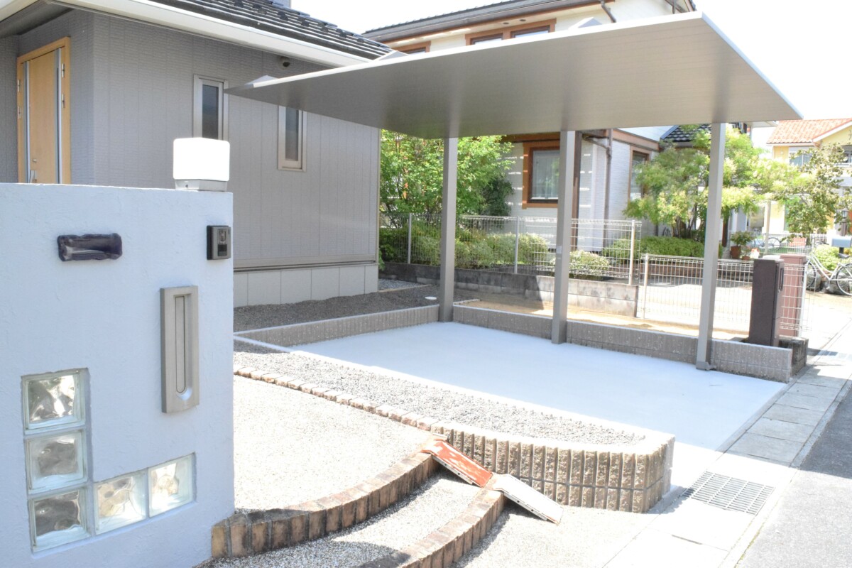 【After】見通しの良いアプローチとなり、一体感のある仕上がりになりました。